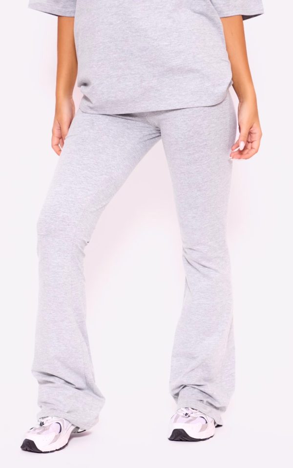 80ce3ec4c69258468ba4c0052598591948bc6294_CNI6328_2_prettylittlething_ash_grey_print_flared_trouser