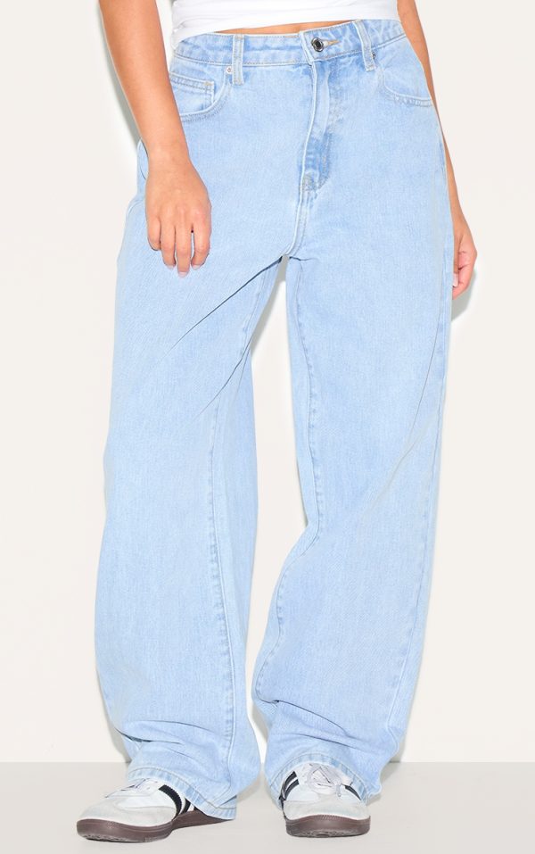 81525967548d5c50d146aa98bce8bcd84870e56a_CNL9991_2_prettylittlething_petite_light_blue_wash_high_waist_boyfriend_jean