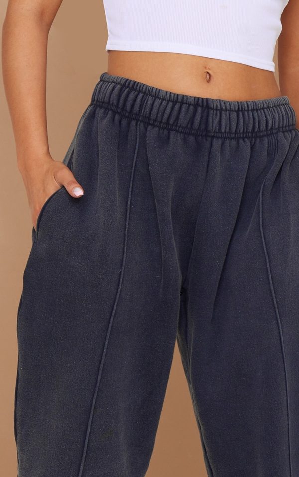 81cdbaa7c61d5b810eba704a1963e1972ef1062b_CMW8148_4_charcoal_pintuck_detail_oversized_joggers
