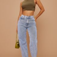 81d68b2b34b44255d8b6dd08d9451fa94c3c2ea8_cmr0264_1_prettylittlething_petite_light_blue_split_hem_jeans