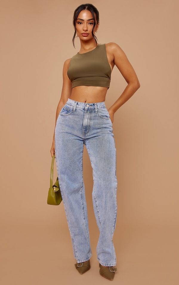 81d68b2b34b44255d8b6dd08d9451fa94c3c2ea8_cmr0264_1_prettylittlething_petite_light_blue_split_hem_jeans