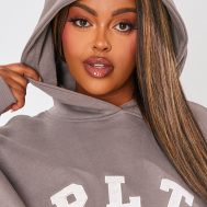 82017266de293856089b7e2e46299d462ca5518e_CNI4891_4_prettylittlething_plus_charcoal_logo_oversized_hoodie
