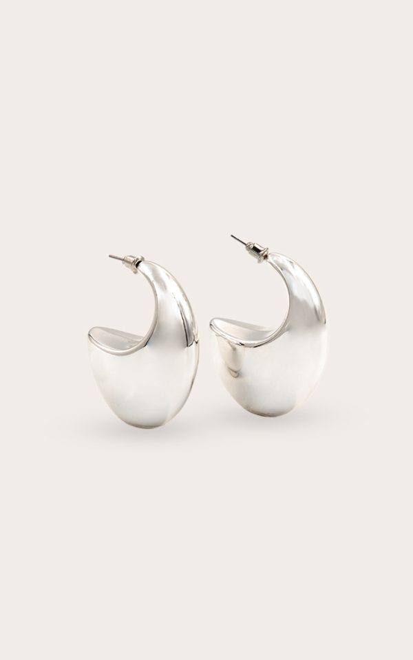 82659ad4d876972141e05d10dfffdffe5a699299_CNN3137_2_silver_smooth_flat_chunky_hoop_earrings