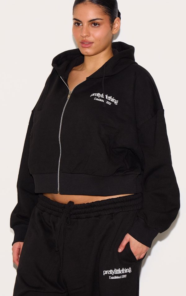 8296824cbbb69c9c6fac3436c1434b02411b3fc1_CNK3383_4_prettylittlething_plus_black_printed_premium_zip_front_hoodie