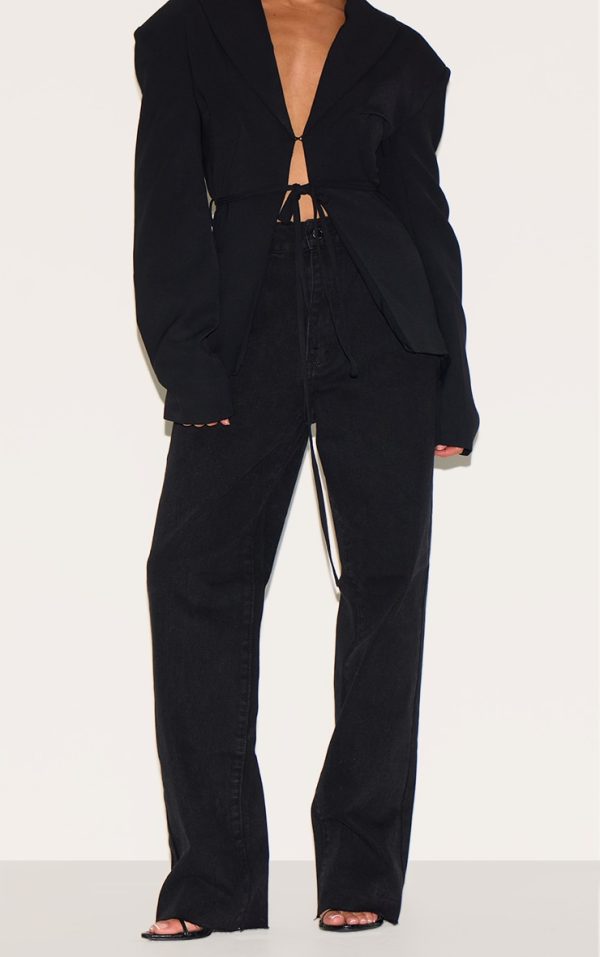 840009f3471f3afadf8c54792cb9f591c73e8be9_CNF6968_2_prettylittlething_petite_black_long_leg_straight_jeans