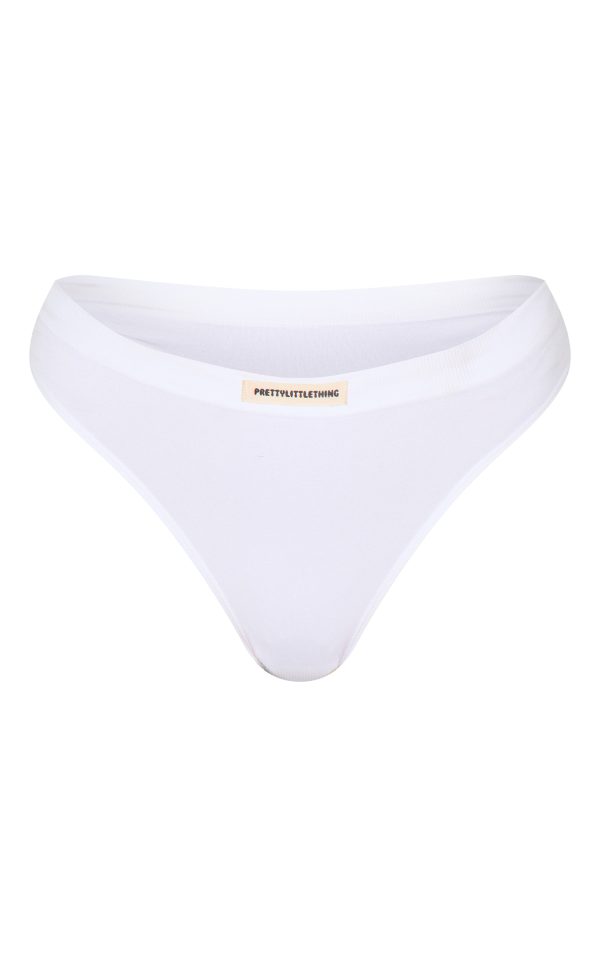 85333c6d091b7c0e0f7ca32481ee499cb33dc935_CNL0781_5_prettylittlething_white_badge_seamless_thong