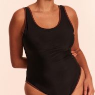 853b073a2795a135dbffa9724330df56f8b536c5_CNM4870_4_plus_black_contrast_binding_scoop_back_swimsuit