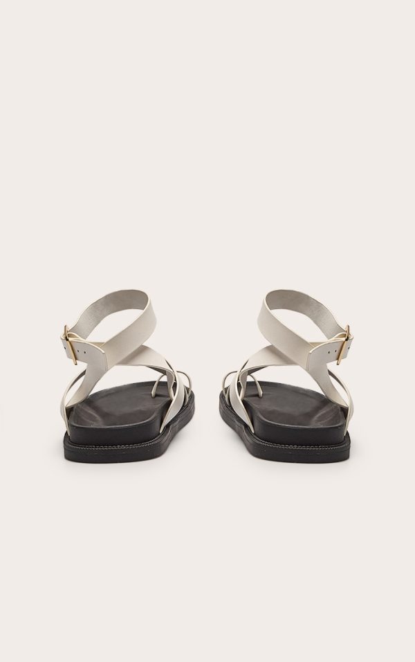 85ea34efac936bc95cb5f2b487ec7d6e4e552dfd_CNL6799_3_cream_pu_round_toe_gold_toe_loop_strappy_footbed_sandals