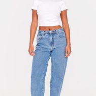 85fde000fd1db7f4760b9b466ab5197229f750bd_CNL6137_1_prettylittlething_mid_blue_wash_high_waist_boyfriend_jeans