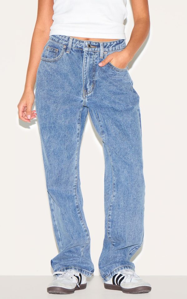 86b4902034757f8f3acc85cead93f895b3769869_CNM0075_2_prettylittlething_petite_mid_blue_wash_straight_leg_high_waist_jeans
