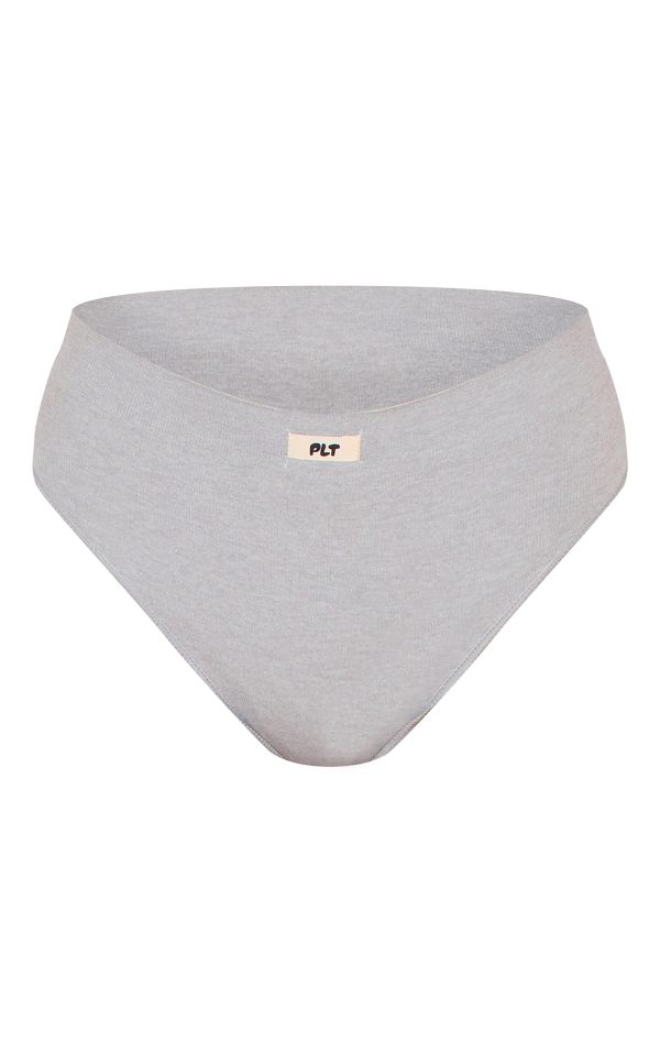 86db044c13d1895840f34e90532cdec8e32bbac2_CNL0785_5_prettylittlething_grey_ribbed_seamless_knickers