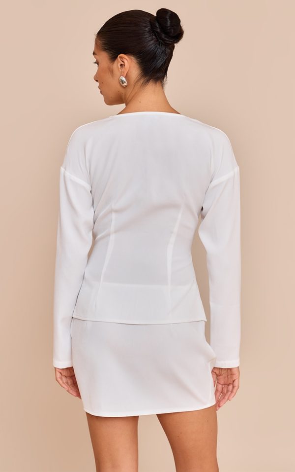 87914a88decdb60b8f685c0caac13d4d9480c440_CNM6999_2_petite_white_collarless_hook_and_eye_cinched_waist_long_top