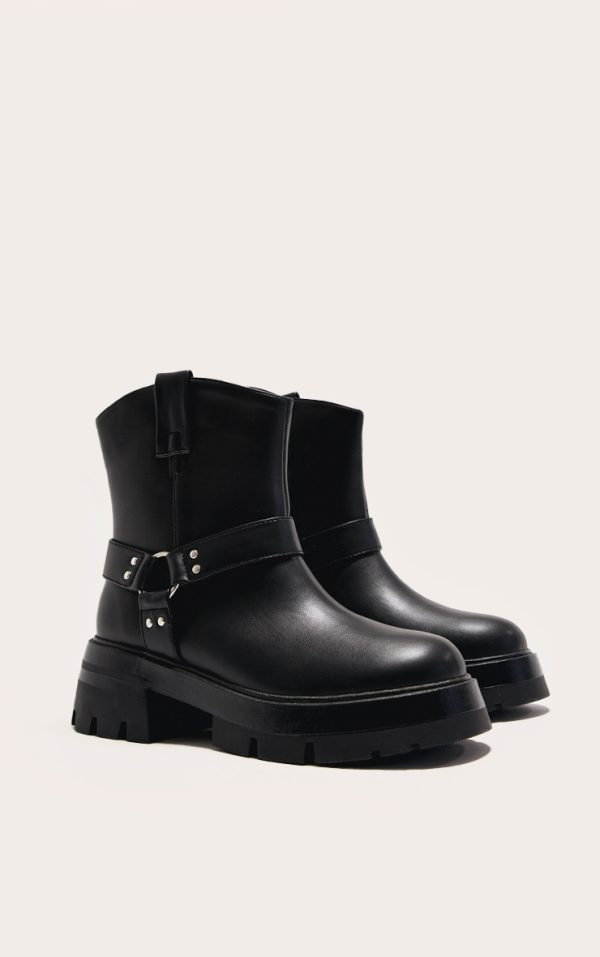 87bba851b8c8bf5c1c3521a85353fc7b2430c1b8_CNK5674_2_black_wide_fit_cleated_sole_buckle_ring_detail_ankle_boots
