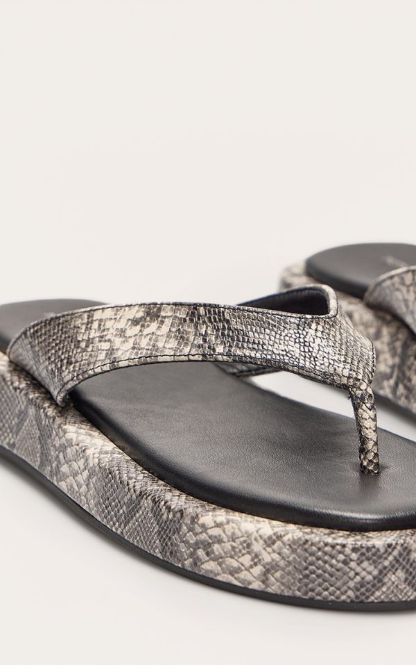 87e68e204ac85e2cd44627ebe08164f06028949c_CNL6569_4_snake_pu_round_toe_thong_flatform_sandals