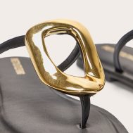 8803d02dad8e57cea5cb6144ea1b8737bbc568c0_CNL8149_4_black_pu_square_toe_thong_trim_detail_resin_sole_flat_sandals