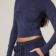 899739cde20af055346503276c815d446b3e3bdf_CNK5074_4_prettylittlething_navy_washed_longline_cotton_long_sleeve_fitted_t_shirt