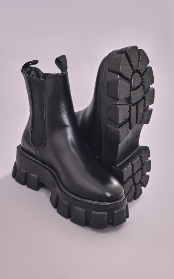 89afdb177fa85b113b0a302794791ee6820ad3d8_CMW8895_4_black_chunky_extreme_cleated_chelsea_ankle_boots
