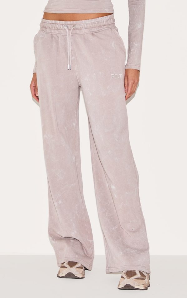8a3a7e739b3e38f65c4d11f8c01f873c974246e3_CNL9568_2_light_grey_prettylittlething_washed_low_rise_oversized_wide_leg_joggers