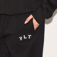 8a6f3757b8425f8a4cf47bf40e848661392cba7e_CNL9009_4_prettylittlething_black_logo_print_oversized_wide_leg_joggers