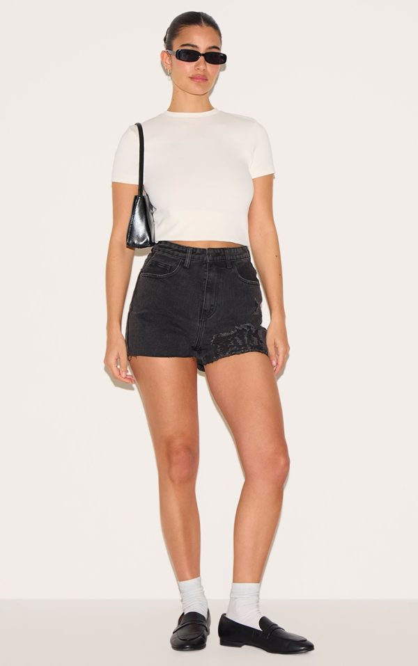 8aa2327e7ef307abec6199285da0bb60a82b5b50_CMG9825_1_prettylittlething_washed_black_ripped_denim_mom_shorts