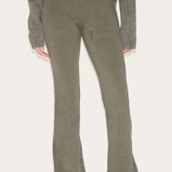 8b37fc035e9f43515a4809dec1981092cf66c609_CNM0250_2_prettylittlething_olive_embossed_logo_washed_skinny_flare_trouser-1