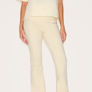 8b408a2f5fdfa10230feb9fb3c854fb7eff36b4e_CNI8523_2_prettylittlething_beige_printed_flared_trousers