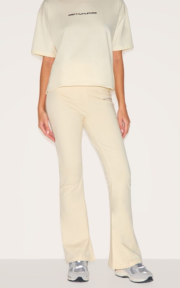8b408a2f5fdfa10230feb9fb3c854fb7eff36b4e_CNI8523_2_prettylittlething_beige_printed_flared_trousers