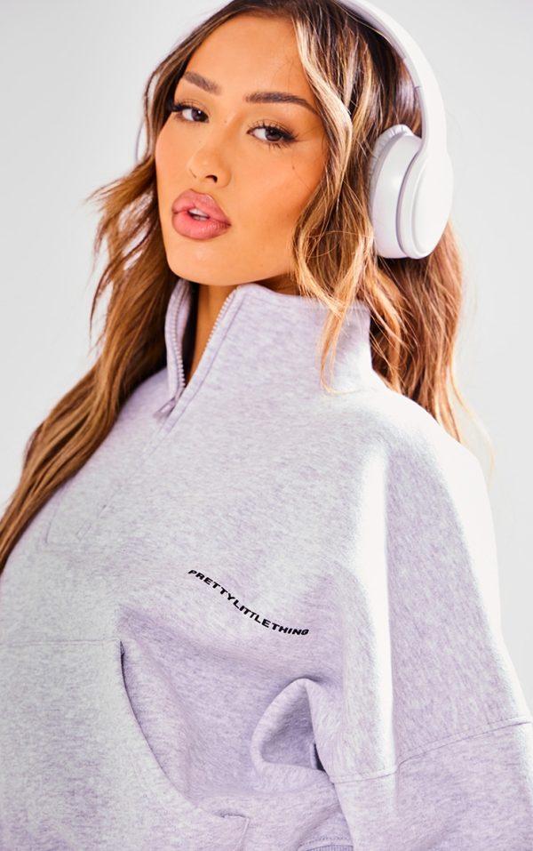 8b59838bff39c19be6fd094e11d44e2766f829eb_CNH2094_4_prettylittlething_petite_ash_grey_oversized_half_zip_sweatshirt-1