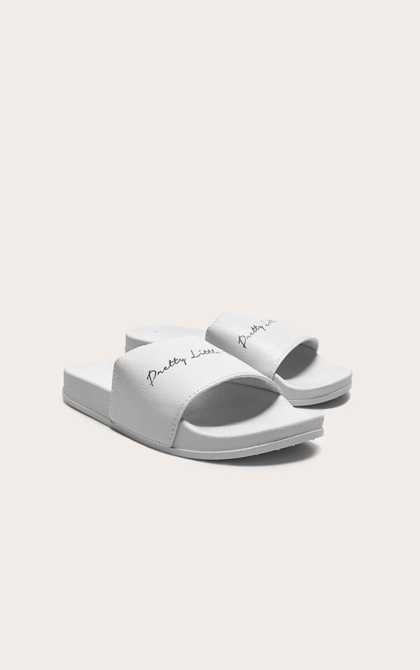 8b657ed5e00ef8e21b09a5fd1f6a98019369a834_CMC2830_2_prettylittlething_white_sliders