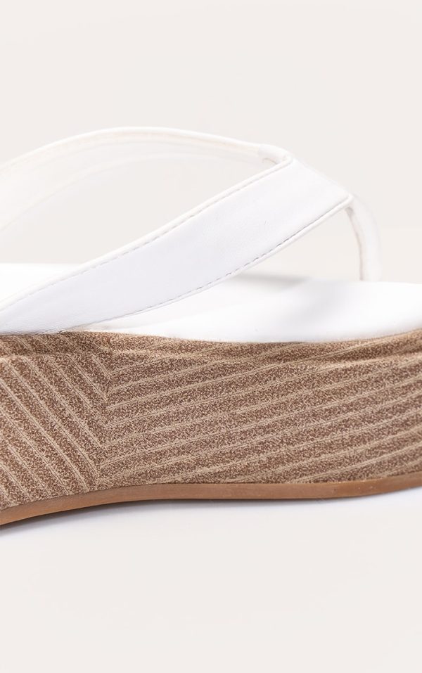 8c4d63900824b30d04c1352a58fc19ff638e41f8_CNL7089_4_white_pu_toe_thong_fake_stack_round_toe_flatform_sandals
