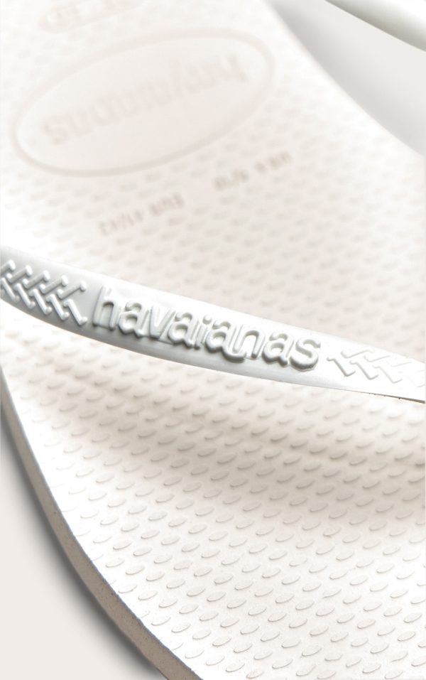 8c8e119da106effd2c8462d1e8578c47df86d902_CNM1814_3_white_havaianas_slim_square_flip_flops