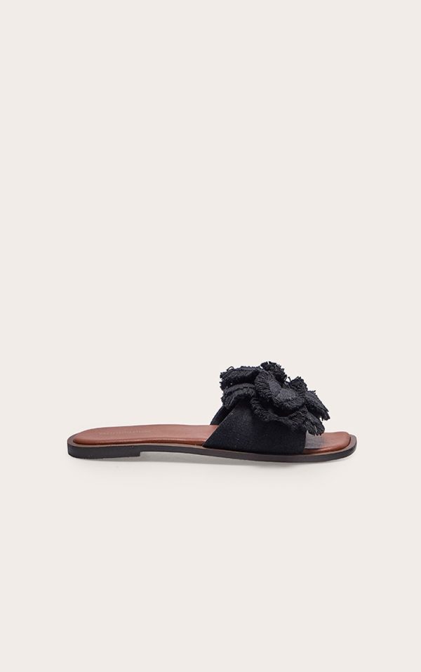 8d89e4754315da23a7bcdc1ad6cf9432a6101aa4_CNJ4676_1_black_linen_round_toe_flower_strap_mule_sandals