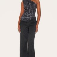 8e93f7b0b9a904ca015a3f0618e3a40dba500195_CNM4287_3_monochrome_polka_dot_detail_mesh_on_shoulder_long_top