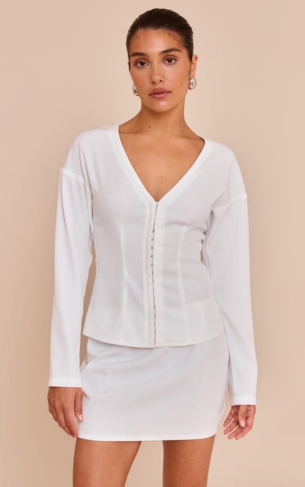 8eb260a5a576ffafe27a461203c43e61e969467f_CNM6999_1_petite_white_collarless_hook_and_eye_cinched_waist_long_top