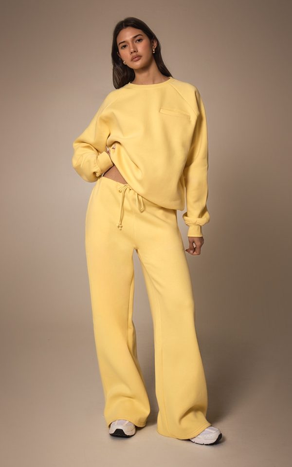 8eedb625f0871ae709837aaf46317a775c156398_CNM6502_3_lemon_oversized_pocket_detail_sweatshirt