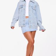 8f6c385a347583601c20533809c4de600d74f65b_CMK8838_3_prettylittlething_light_blue_wash_oversized_boyfriend_denim_jacket