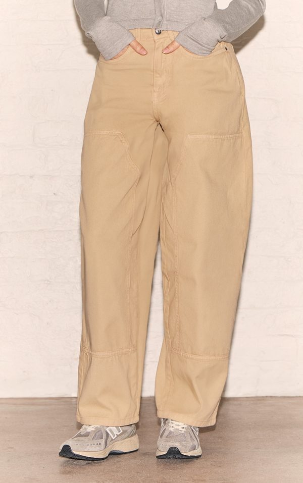 907965dca48e318370b5bf05811b2ddf85d6170a_CNK9216_2_sand_carpenter_seam_detail_jeans-1