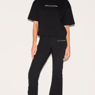 90fec0b1d04085277789dba6302836c5fef5aeee_CNI7735_3_prettylittlething_black_print_oversize_t_shirt