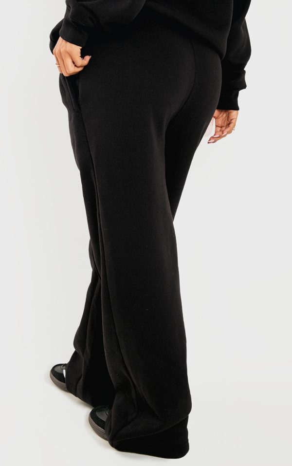 91e3dadc9f4adcbd86608a81e44561bb44a3de83_CNK4388_3_petite_black_seam_detail_straight_leg_joggers