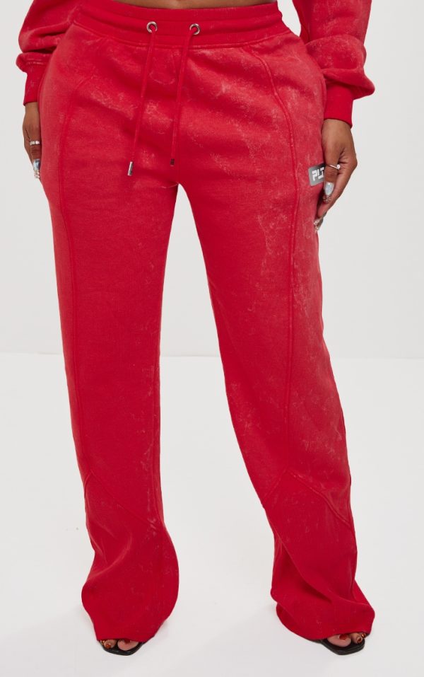 9359e92a12752aa6a0bbfabadecb7146214d3be3_CNK0468_2_prettylittlething_shape_washed_red_wide_leg_joggers