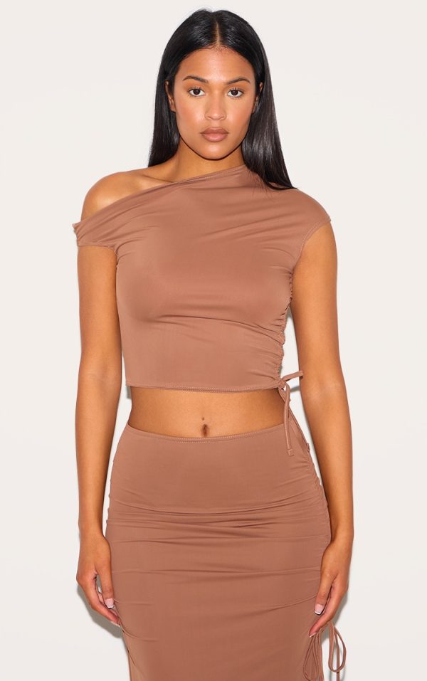 9403075d12941ec019b1413c52922fd0c0e2ce9d_CNK5403_1_tall_mocha_off_shoulder_ruched_crop_top