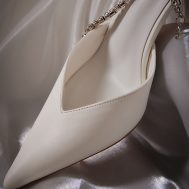 9445eac5ba0170cdc6c5a8809de1c9e9a8cca707_CNI0199_4_white_pu_point_toe_diamante_chain_back_high_heeled_courts