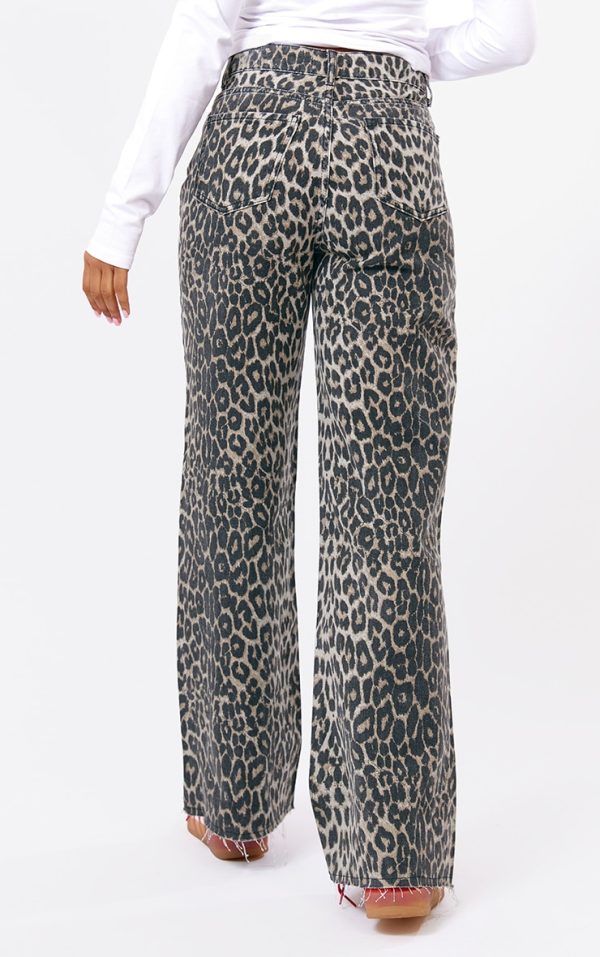 94533eeb69c6a32054db00dcd6e59f278b1fff87_CNI7417_3_brown_leopard_print_denim_wide_leg_denim_jean