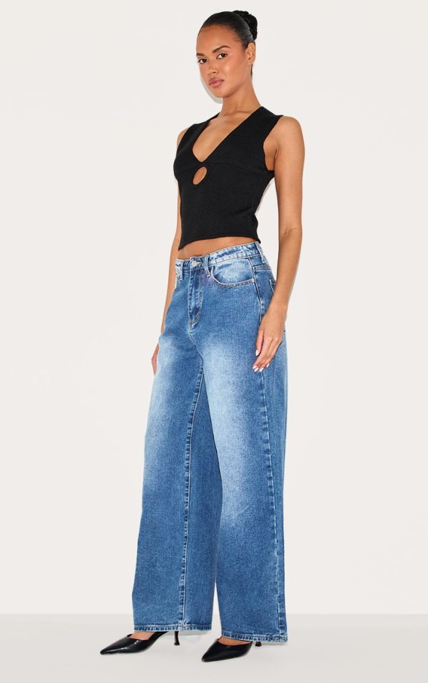 9486d97325b4dff3fcc239b3f66bc831e78ab29c_CNL6080_3_black_soft_knit_plunge_detail_crop_top