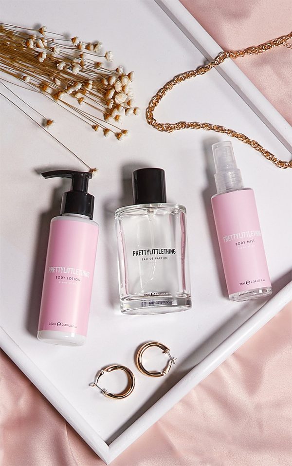 94bd44ea993e77899e8385705e137cb2ec8dea1e_CMZ6025_1_prettylittlething_dream_of_me_edp_trio_gift_set_worth_gbp21_00