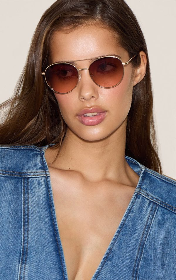 94d48c5d5b388fcfb7a531b1f543629a82c495cd_CNN3022_1_rose_gold_peach_gradient_lens_aviator_sunglasses
