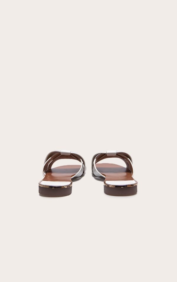 95c455dddb169dd5b6b528d0848d5202b270bd9d_CMK7843_4_white_croc_pu_strap_over_flat_sandals