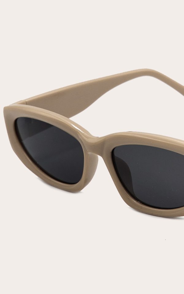 95e3936d9a2120b61576b97e3504c64177a93b71_CNL7854_3_taupe_chunky_angled_sunglasses