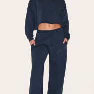 974dc0f2e3e239977ee51b3688bb2b1f2157e6d8_CNM2679_3_tall_navy_distressed_detail_varsity_cropped_sweatshirt