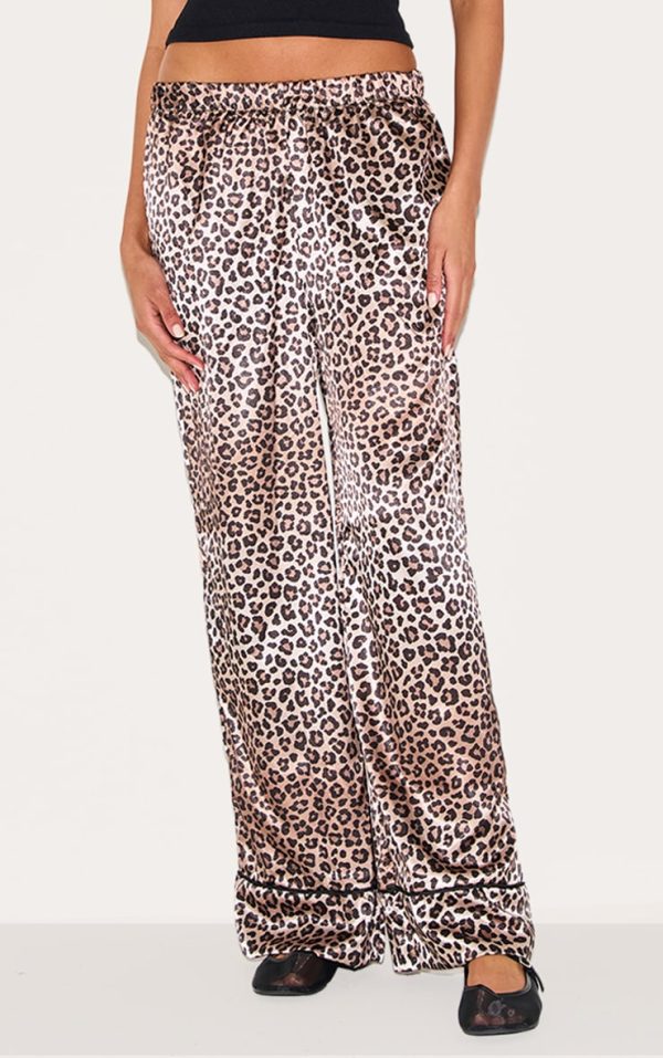 97aa0ac2f588993b5bd5bf26709072b62196df8e_CNJ1925_2_leopard_printed_satin_wide_leg_trousers